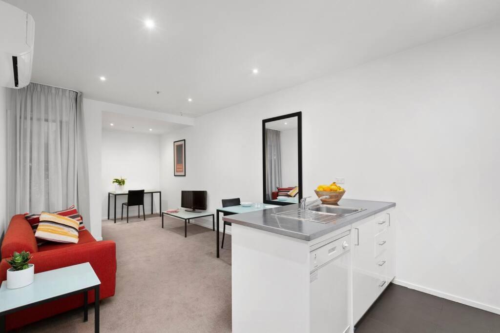 108 Astral Apartments Melbourne Esterno foto